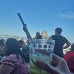 Caipirinha mit Ausblick auf den Zuckerhut