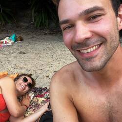 Lesend am Strand - so lässt es sich aushalten