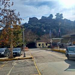 Blick zurück vom Parkplatz auf die Festung