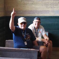 Zwei Lausbuben in der Schule ;-)