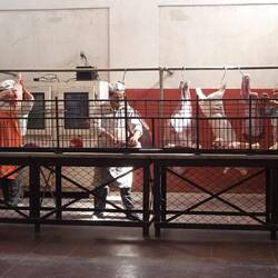 Wer da wohl Fleisch einkaufen will…..