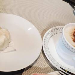 The cappucino and the delectable Chinese meat buns!!!