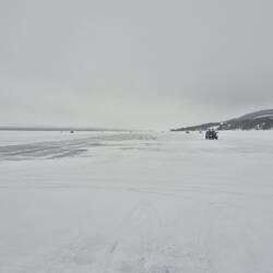 Der See erstreckt sich über Kilometer horizontal...allerdings auch nach unten...