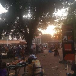 Die offizielle Verkaufsstelle für Orange-SIM-Karte hat schon geschlossen