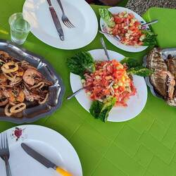 Fischplatte und Salat 650Dh für 4 Personen