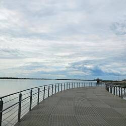 Promenade am Fluss