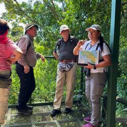 Vi har lokala guider på alla vandringar. Alla har varit så kunniga både på kultur och djurliv.