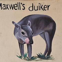 Auf der Wand des Besucherzentrums sind einige der Inselbewohner aufgemalt