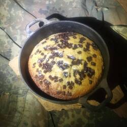 Am Feuer backen wir einen Kuchen zum Nachtisch - Schmeckt so gut wie aus dem Ofen