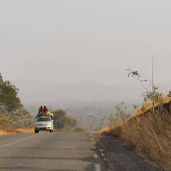 Die ersten Berge des Fouta Djalon sind in Sicht