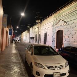 in der Stadt, die ursprünglich die weiße Stadt bedeutete.