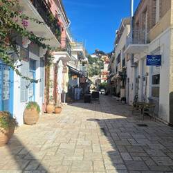 Einkaufsstraße von Paralio Astros