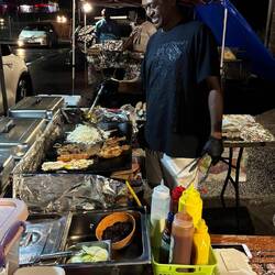 Streetfood - Chicken mit Nudeln, 20 Fiji Dollar