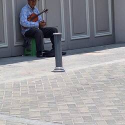 Ein Strassenmusikant