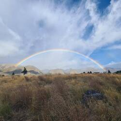 Der perfekteste jemals gesichtete Regenbogen!