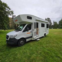 Freedom Camping auf einer riesigen Wiese in Wai-iti