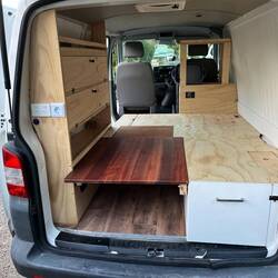 Fertiger Camper ohne Matratze.