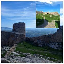 Die Burg thront über der Stadt