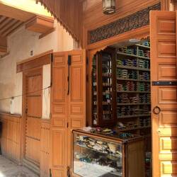 Im Garnsouk. Seidengarne en masse