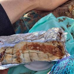 Chacun une énooooorme crêpe au goûter !