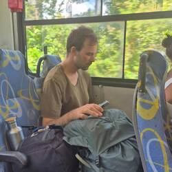 Manu war etwas müde im Bus 😂