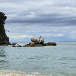 Kaum bekriegen sich zwei Götter... 🙄😂