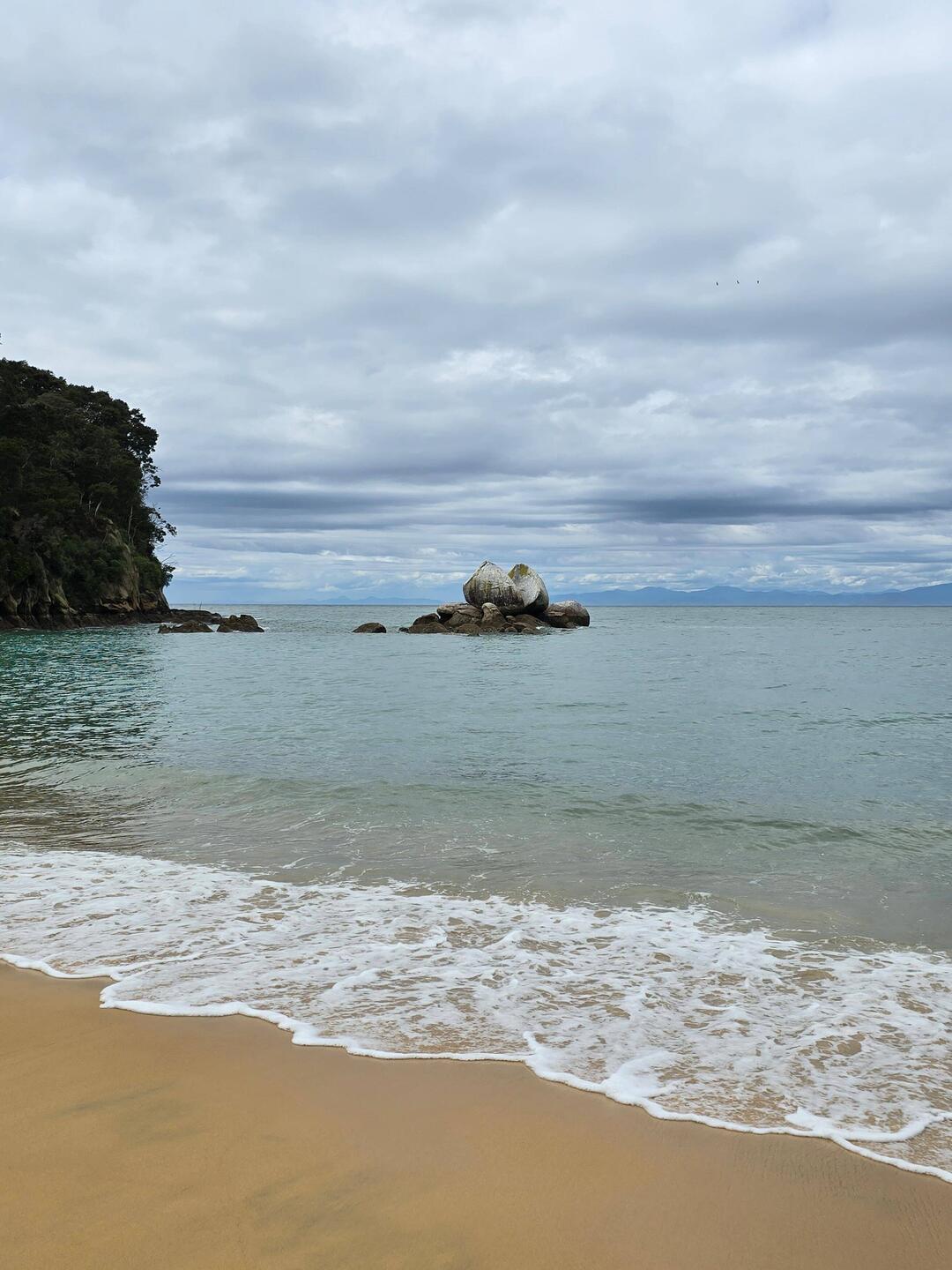 Tokangawha (Split Apple Rock) in der Towers Bay