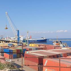 Blick von der Burg auf den Hafen.