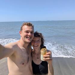 Letztes Bier am Strand (direkt am Flughafen von Santa Marta!)