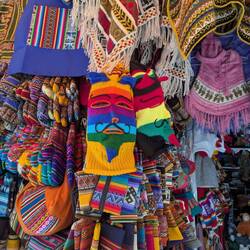 ... Mit viel Indigener Handarbeit