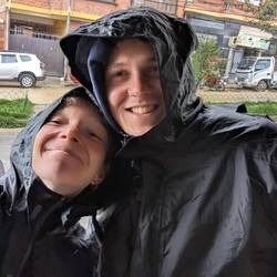 Start unserer Wanderung war "bissi nass" - ist aber ja auch Regenzeit gerade