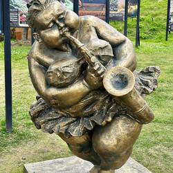 Street sculpture - it's not over until the fat lady ..