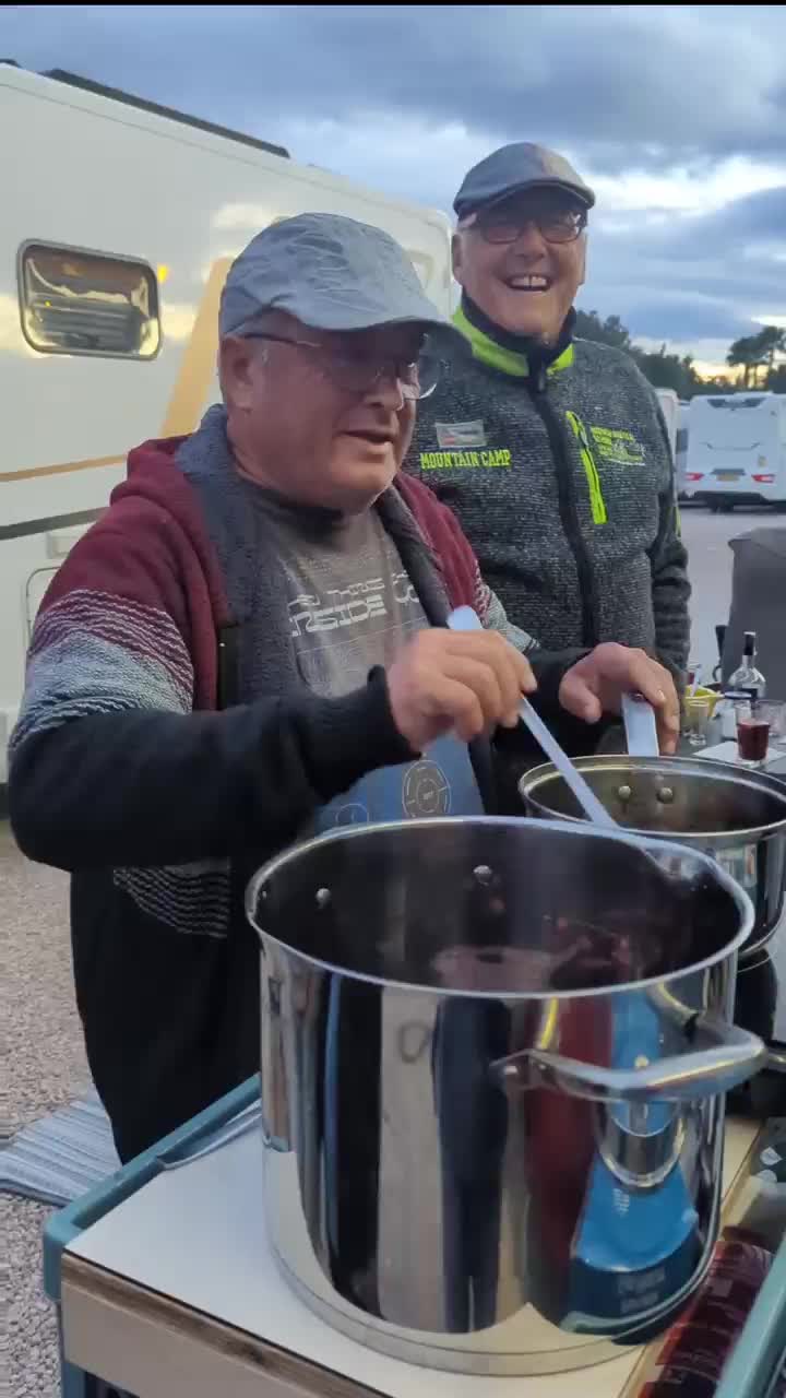 Manuel Miracolix bereitet den Zaubertrank zu
