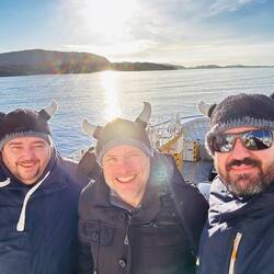 Wikinger auf See! Dann gehen wir wenigstens auf dem Land keinem auf die Nerven!