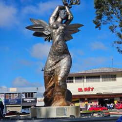 Unabhängigkeitsstatue zum 200. Geburtstag 2021 errichtet