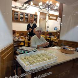 Stundenlanges Nudel Drehen