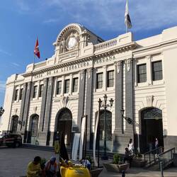 Ehemals ein Bahnhof, jetzt eine Bibliothek. (Estation Desamparados)
