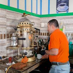 Die Kaffeemaschine ist über 100 Jahre alt