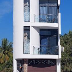 Unser Gegenüber auf der anderen Straßenseite