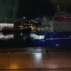 Typisch Hotel am Hafen: Da warten die Schlepper schon vor der Tür!