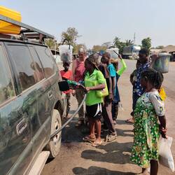 Den Tankstutzen unter dem Auto statt drumherum zu führen ist auch etwas ganz besonderes