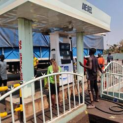 In Katsina Ala tanken wir ein letztes Mal voll