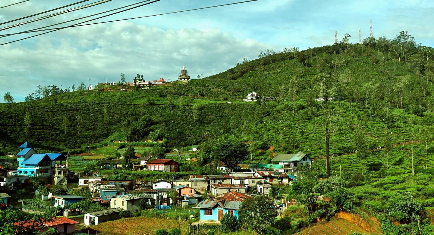Auf dem Berg wird eine neue Buddha-Statue gebaut 🇱🇰