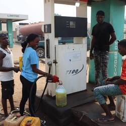 In Bali lasse ich den ersten leeren Kanister noch einmal auffüllen