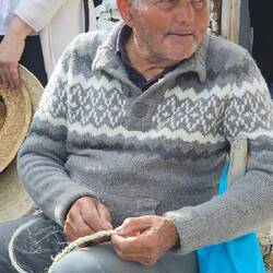 Aus dem Flachs werden Seile gebunden