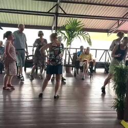 Vilket hålligång! Och i blomman till höger låg en orm och vilade! Ofarlig påstod personalen!