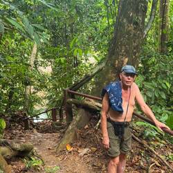 Efter en 5 km promenad i kuperad terräng och 30-graders värme har man rätt att vara lite trött😌