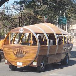 Rollende Tequila-Party-Fässer