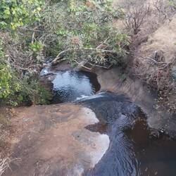 Auch die Wasserfälle über die sie führt sind nicht besonders groß