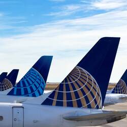 United flights waiting for pax ... DEN — Denver, CO.